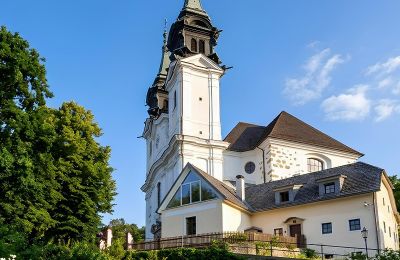 Pöstlingberg, Linz: A historic house outside, a work of art inside, Photo 1