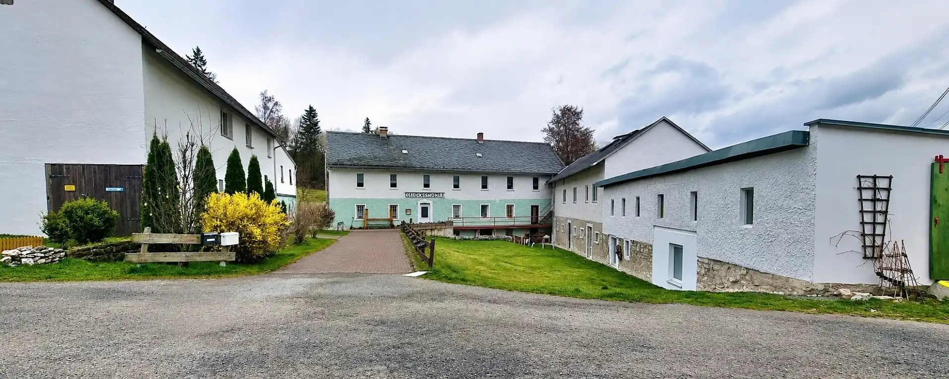 Photos Historic three-sided mill estate with restaurant in the Schleiz valley