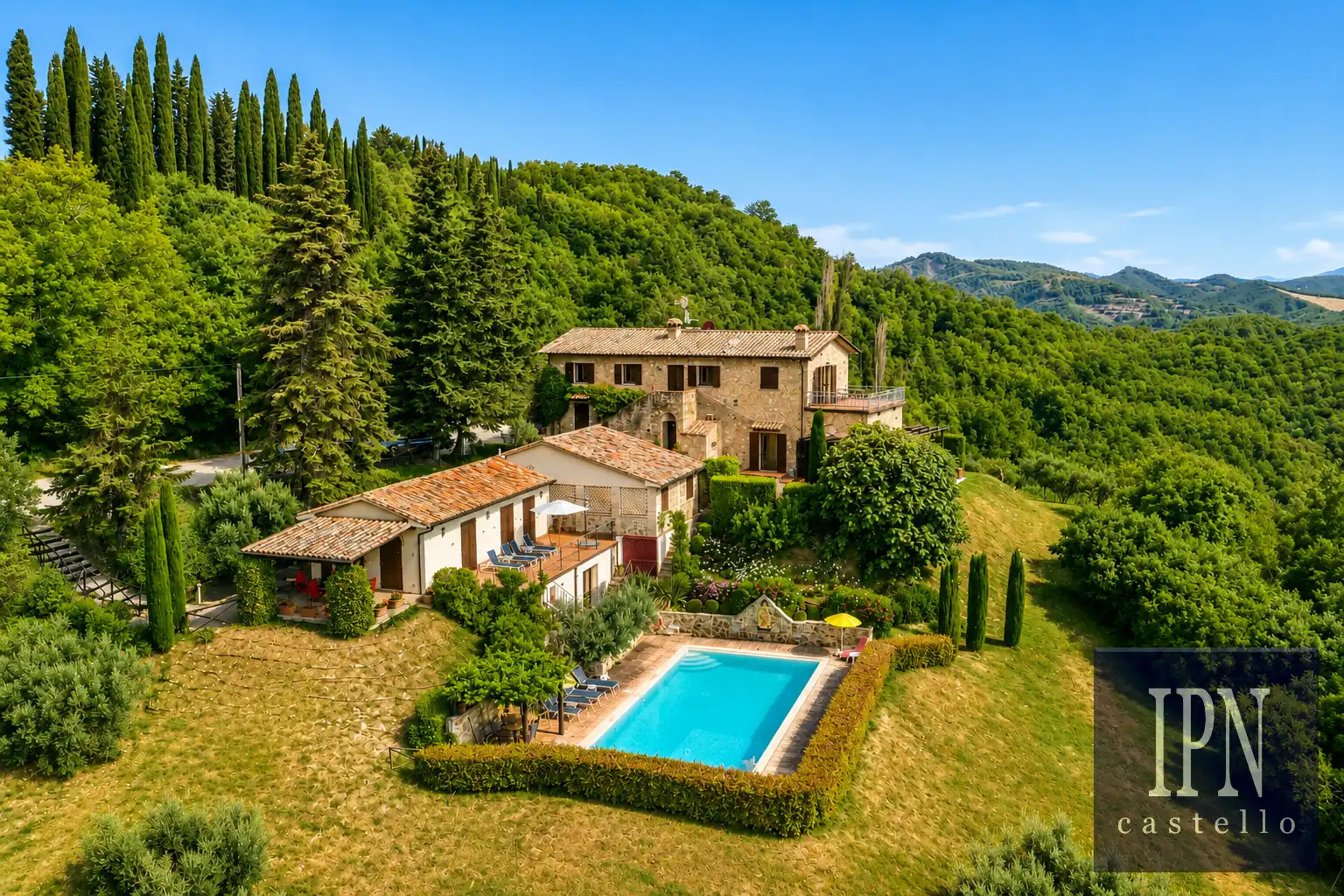 Photos Country estate with main villa and guest annex for sale in Montone - 123 ac