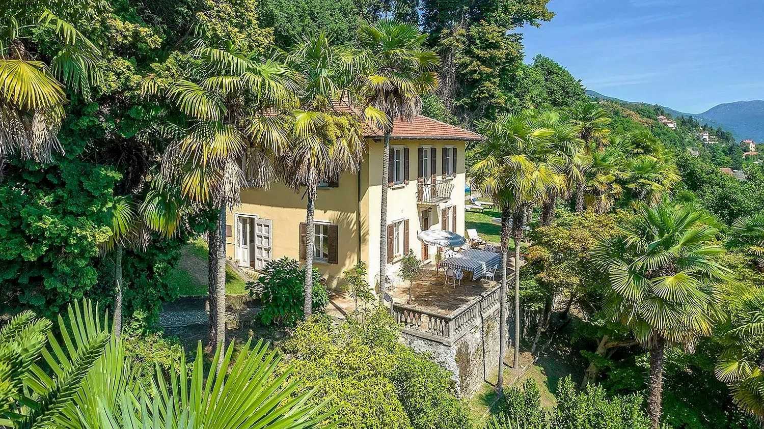 Photos Villa With Park And Private Beach On Lake Maggiore