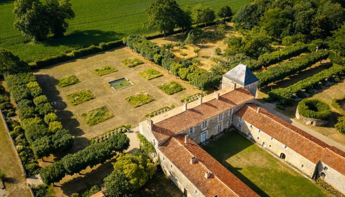 Period mansion Pays de la Loire