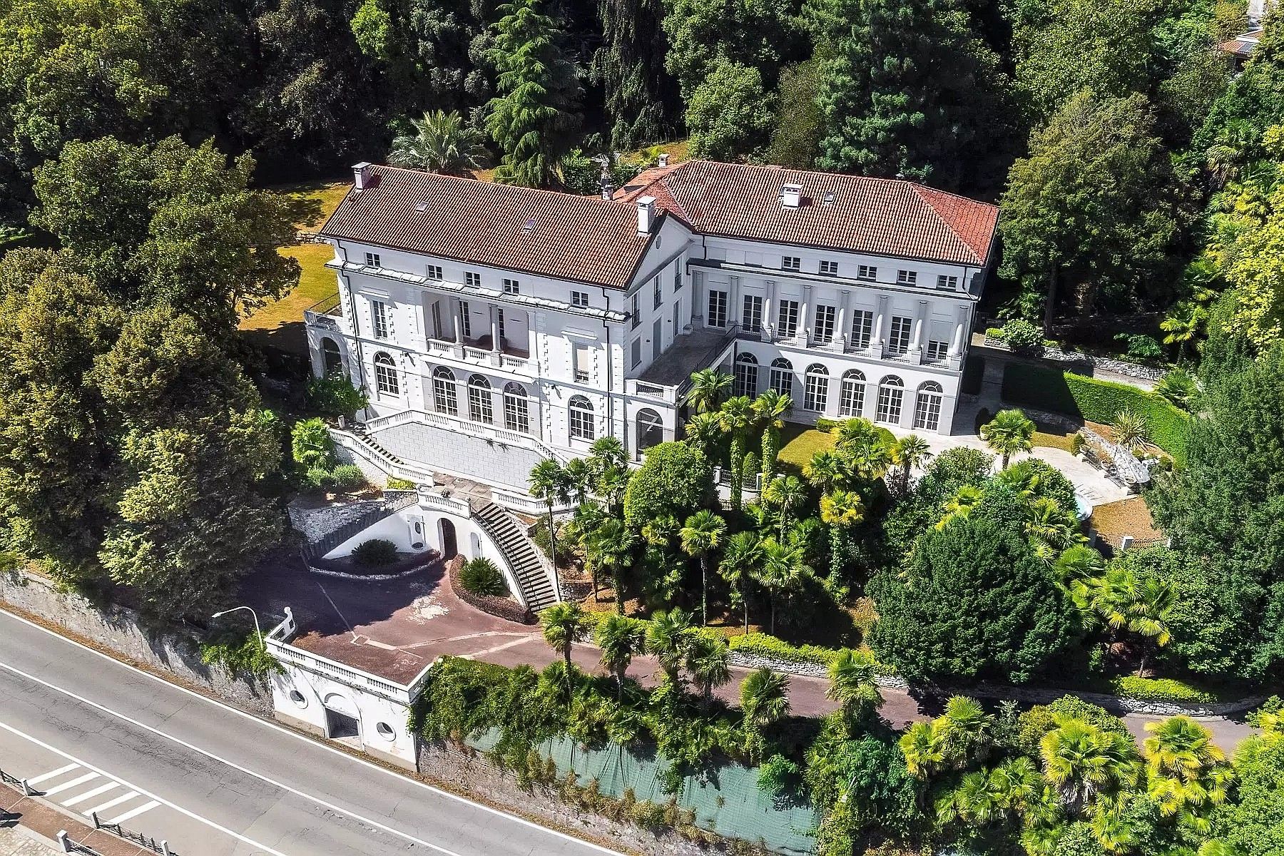 Photos Prestigious villa on the Piedmontese shores of Lake Maggiore