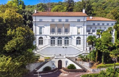 Historic Villa for sale Belgirate, Piemont:  Front view