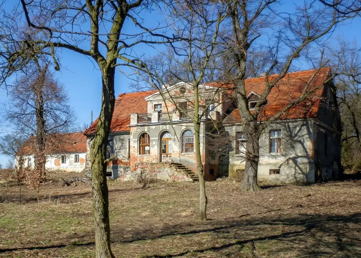 Photos Manor estate in Lower Silesia - manor house, farm buildings and park