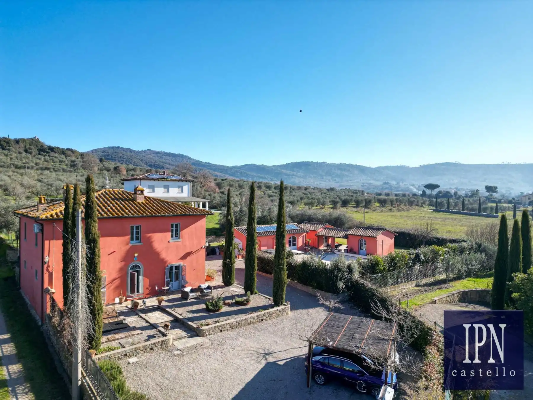 Photos Country estate with pool and Tesla battery near Cortona