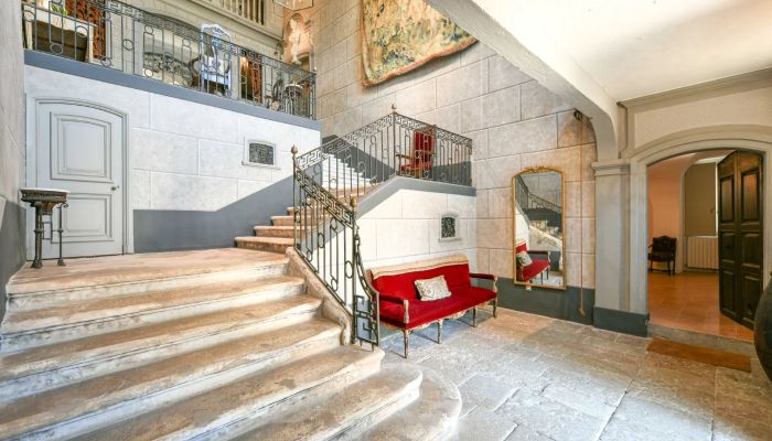 Chateau near Uzès with significant original features from several centuries, 17.3 acres