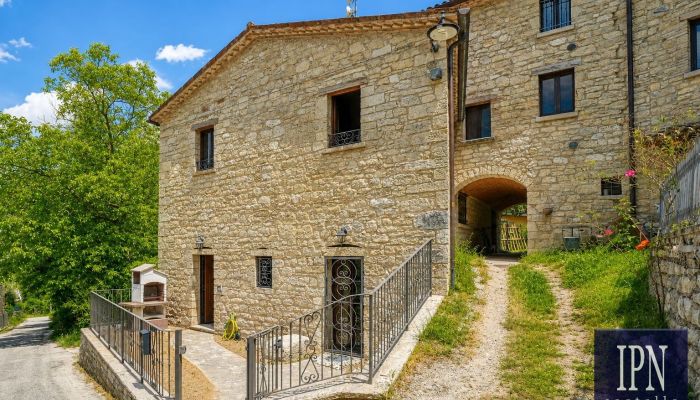 Country property for sale Piobbico, Marche