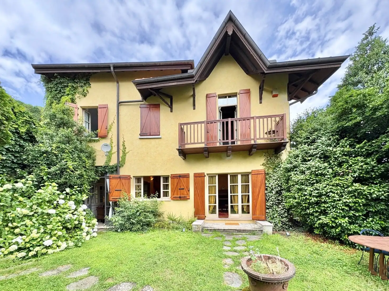 Photos Historic property with two buildings in Campino near Lake Maggiore