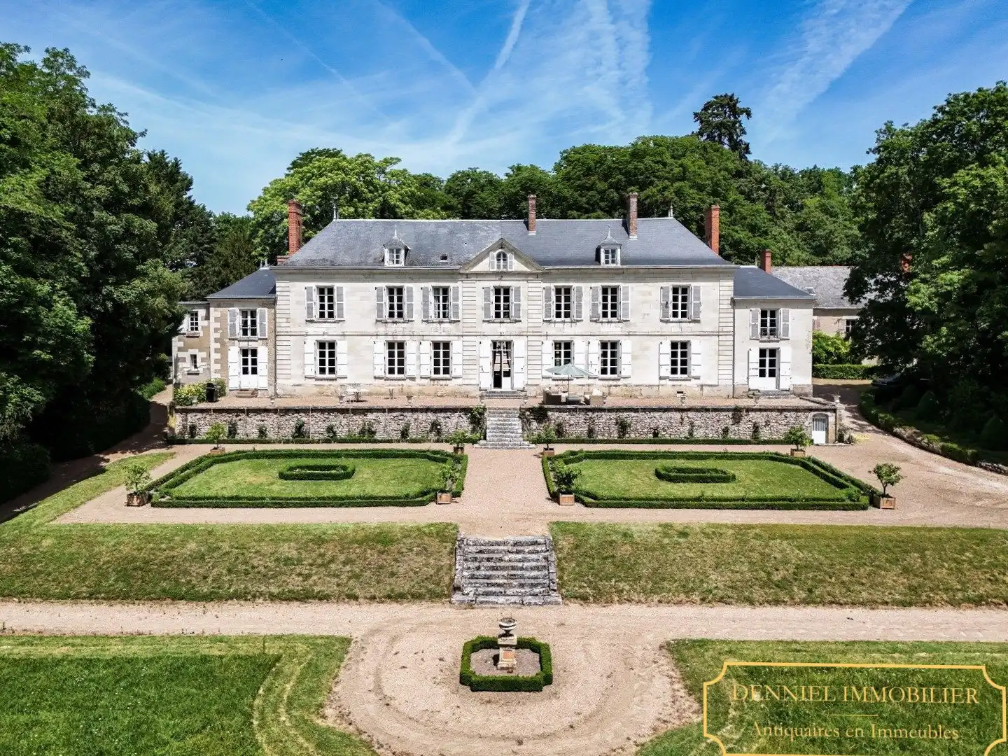 Photos Loire Valley castle in need of renovation near Château de Chenonceau
