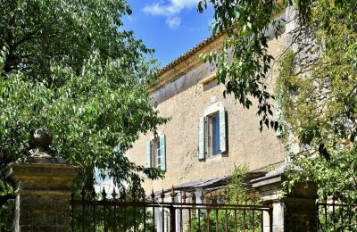 Historic estates, Authentic mas near Uzès with hill views, studio and guest area