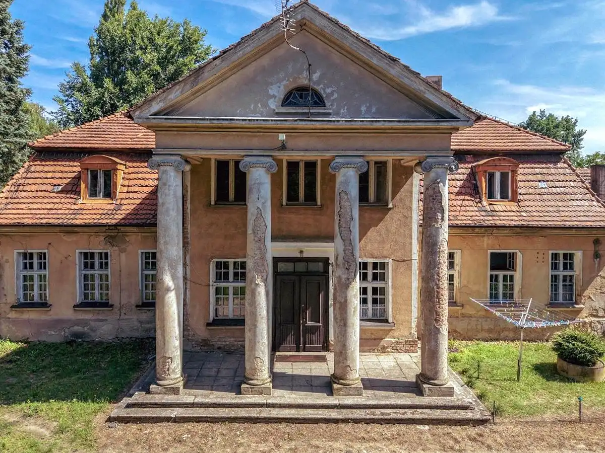 Photos Manor house with parklands near Leszno