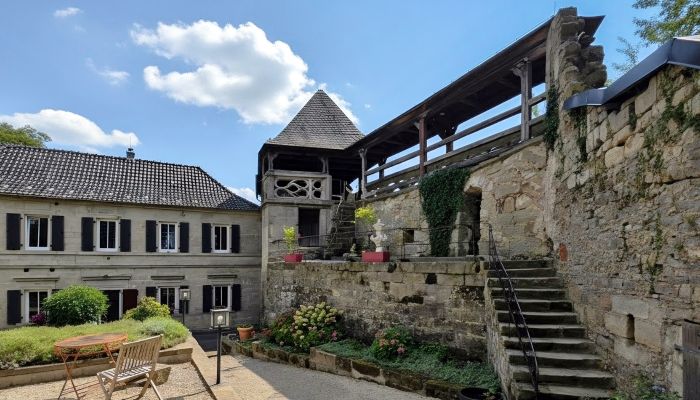 Thick walls, old stones: a serial restorer September 2026