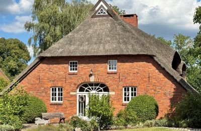 Historic estates, Reet-roofed country property near Brake, Lower Saxony