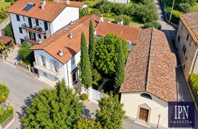 Historic estates, Historic Tuscan house with 14th-century well near Sansepolcro