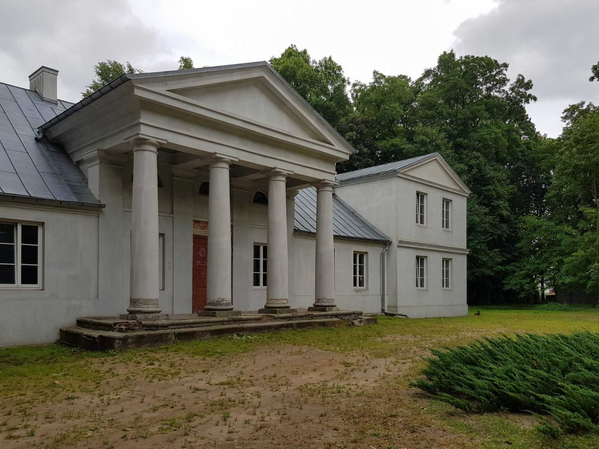 Photos Partly fixed manor house in Łódź Voivodeship