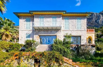 Character Properties, Magnificent property with beautiful panoramic sea view, large pool and garden