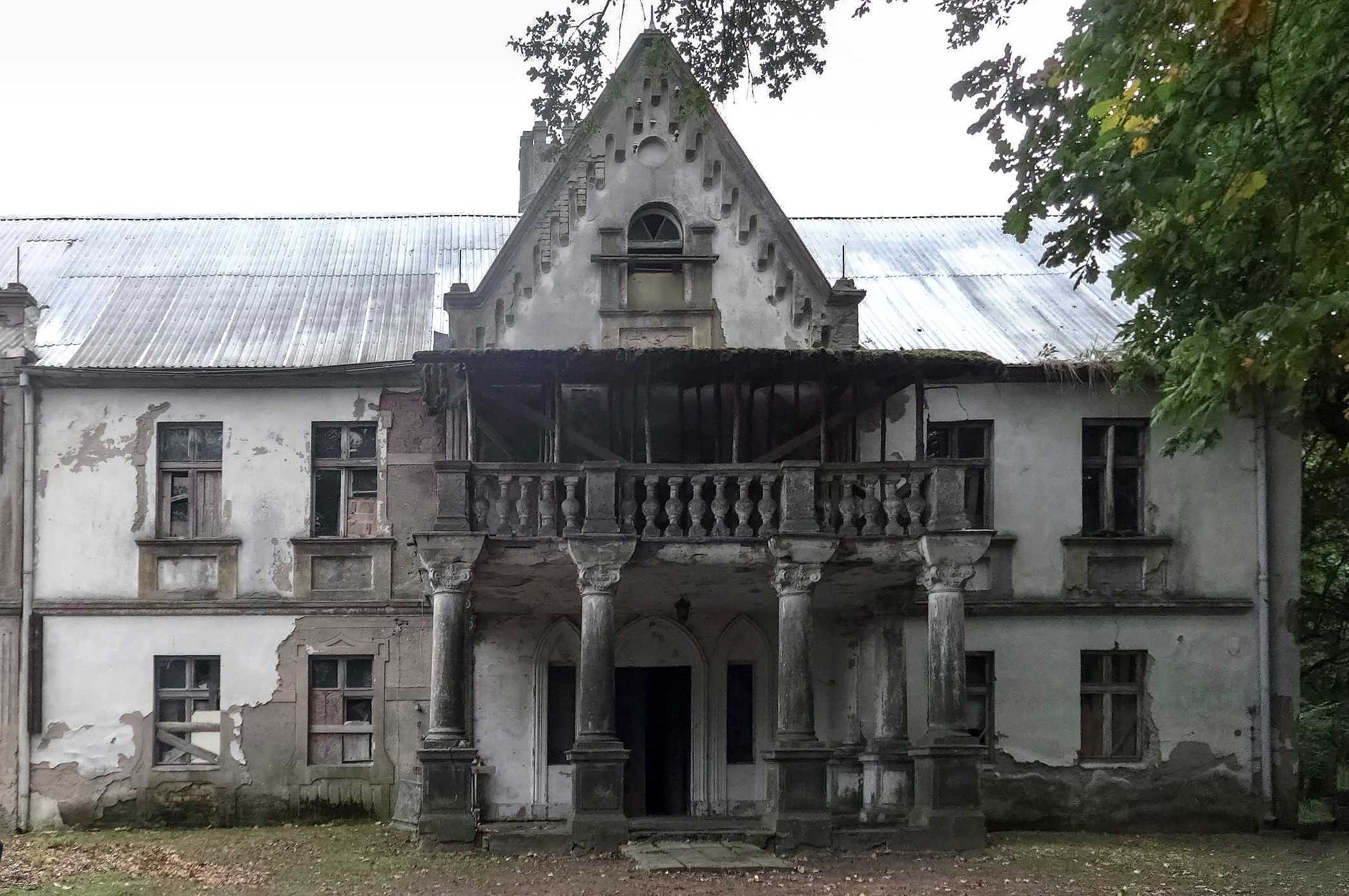 Photos Abandonded manor in Greater Poland - Endagered monument