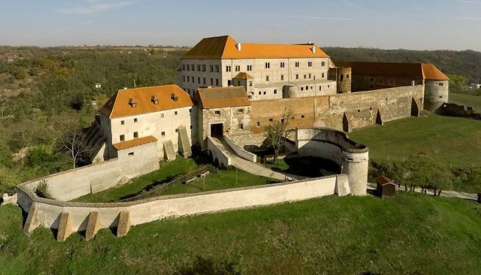 Burg te koop Jihomoravský kraj,  Tsjechische Republiek