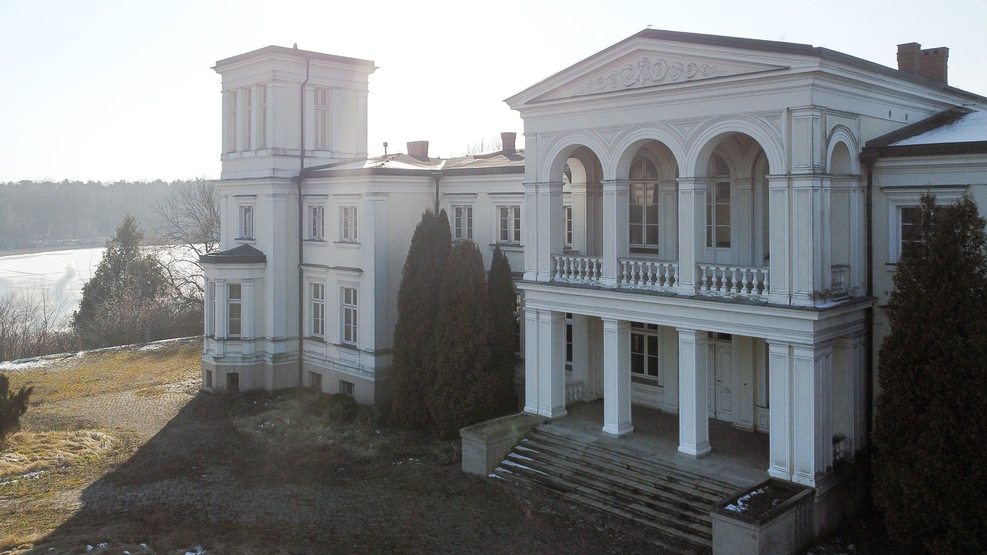 Photos Refurbished Manor in Greater Poland - Beautiful Hillside Lake Location