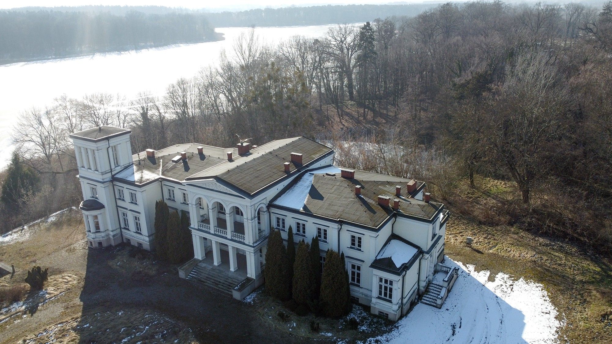 Photos Refurbished Manor in Greater Poland - Beautiful Hillside Lake Location