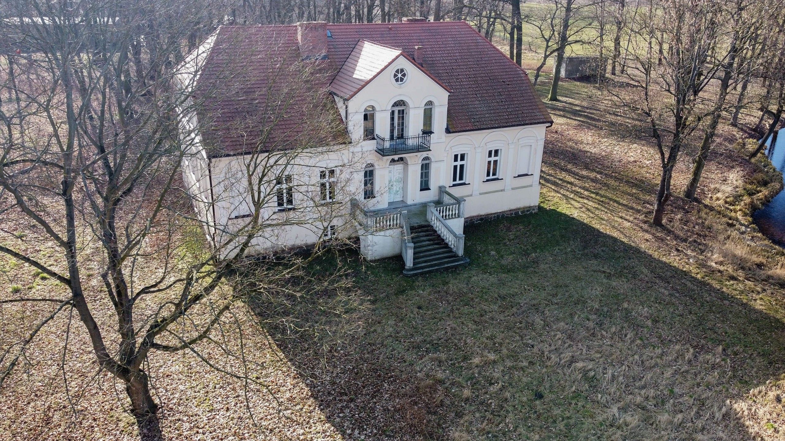 Photos Cozy Manor from 1860 with outbuildings