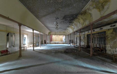  - Etzdorf: The historical inn's ballroom before demolition