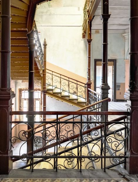 Raben Steinfeld, Forstraße - Castle in Raben Steinfeld: staircase