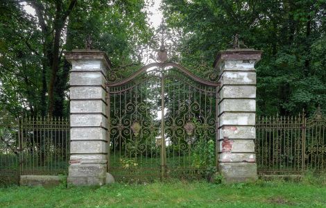  - Rusko Manor: entrance to the castle park