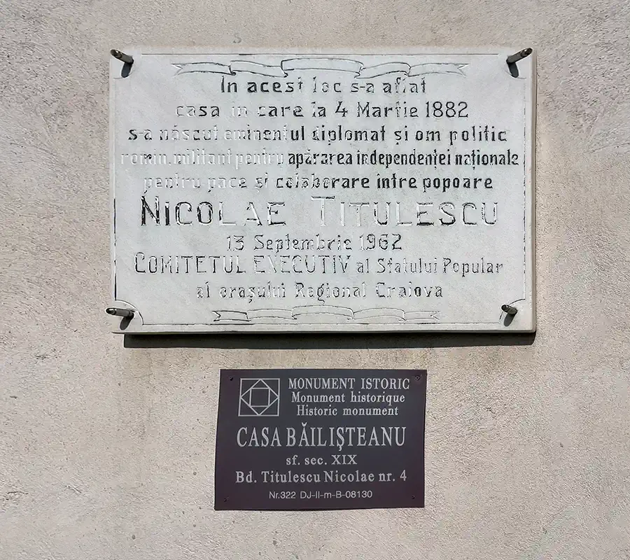 Commemorative and official historic monument plaques on the wall of Casa Băileșteanu