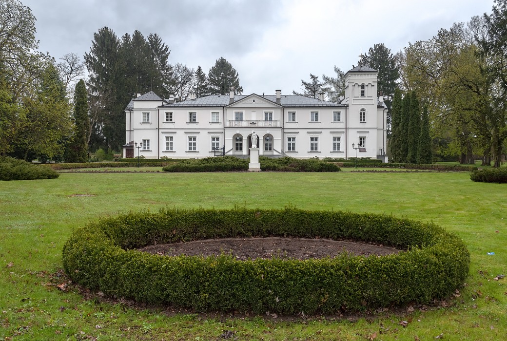 Mazovia: Palace in Niegów, Niegów