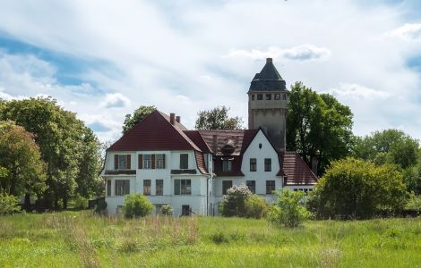 Zehna, Dorfstraße - Manor and Water Tower in Zehna, Rostock District