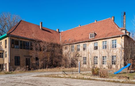 Teutschenthal, Feldstraße - Würdenburg Manor in Teutschenthal