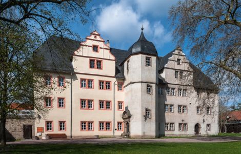 Kromsdorf-Nord, Platz der Demokratie - Kromsdorf Castle near Weimar, Thuringia