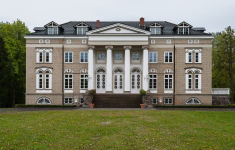 Tüschow, Schloßweg - Manor in Tüschow, Ludwigslust-Parchim