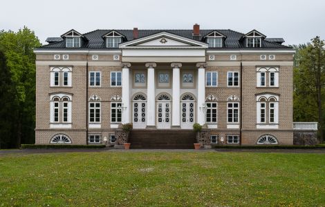 Tüschow, Schloßweg - Manor in Tüschow, Ludwigslust-Parchim