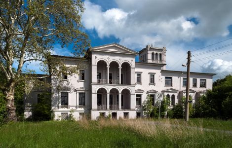 Randau-Calenberge, Schloßstraße - Classicist-style Manor in Randau
