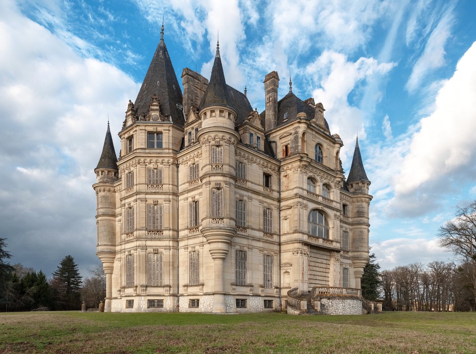 Impressive French Castle:  Château de Bon Hôtel, Centre-Loire Valley