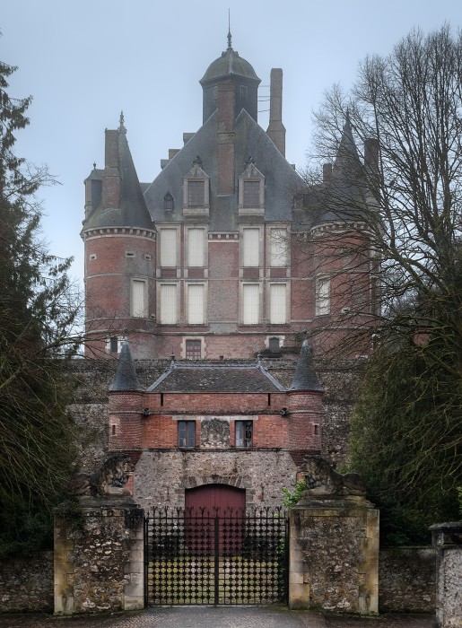 Castle in Montmort-Lucy: Château de Montmort, Montmort-Lucy