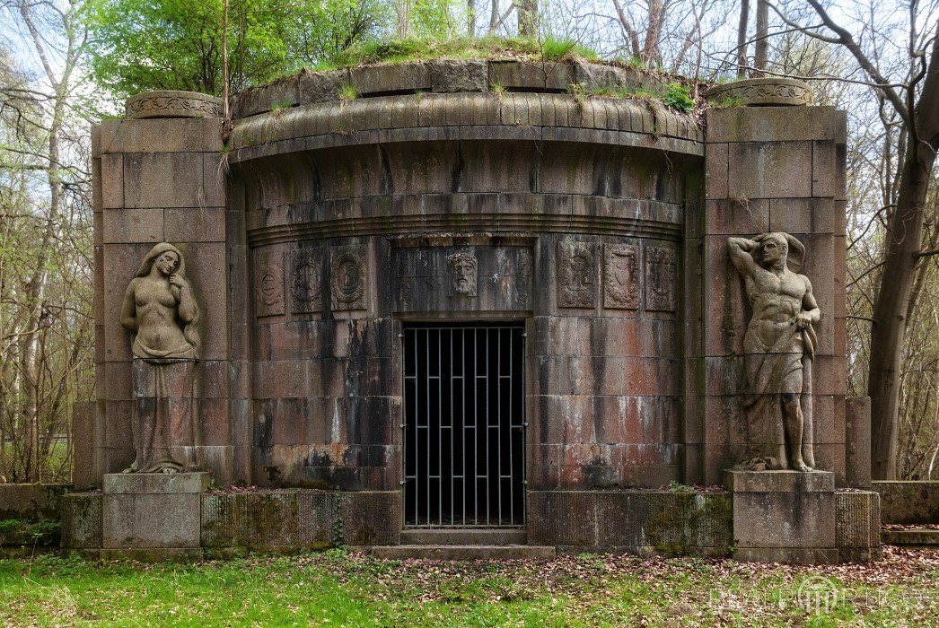 Mausoleum of the Schlutius Family (Manor in Karow), Karow