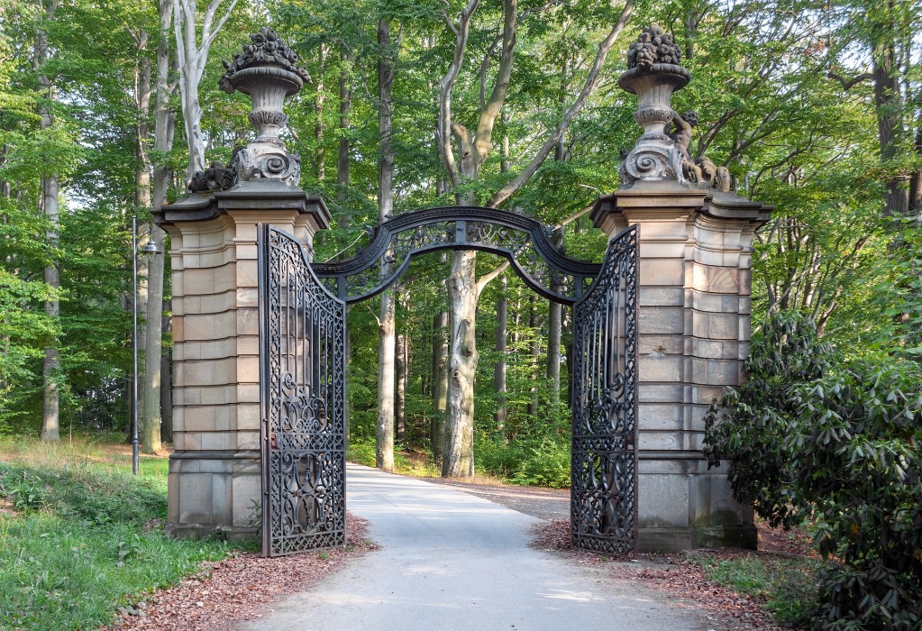 Fürstenstein Castle: Gate in the castle park, Wałbrzych