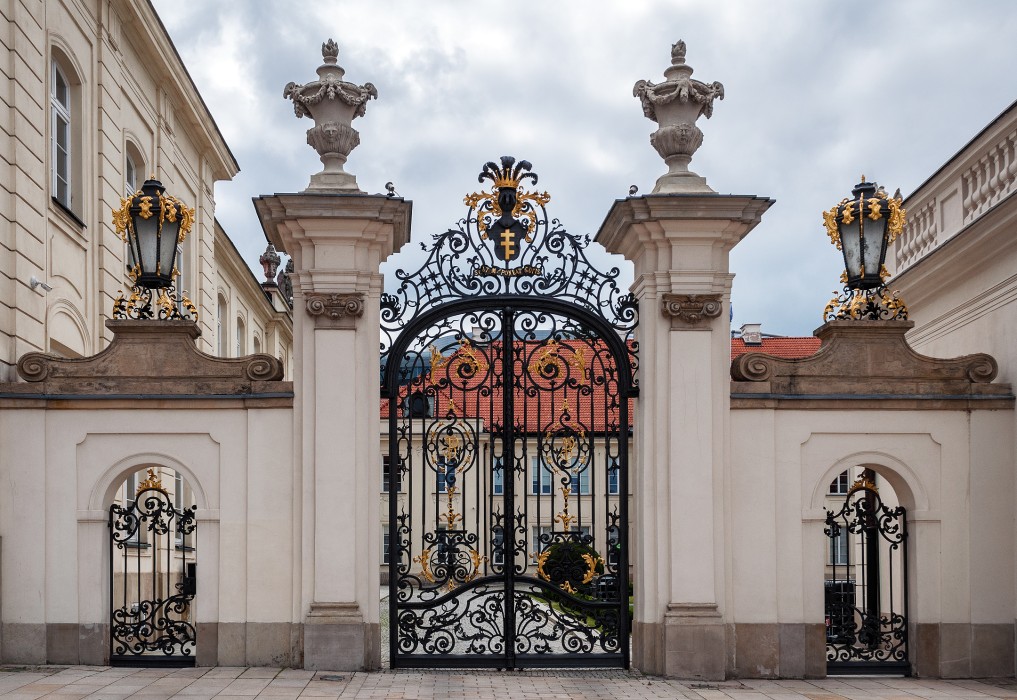 Potocki Palace in Warsaw - Entrance gate, Warszawa
