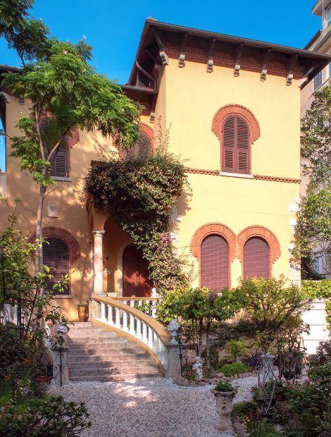 Albenga, Viale Martiri della Libertà - Old noble house in Albenga, Viale Martiri della Libertà