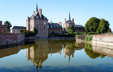  - Bellegarde Castle: Moat