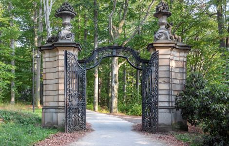 Wałbrzych, Zamek Książ - Fürstenstein Castle: Gate in the castle park