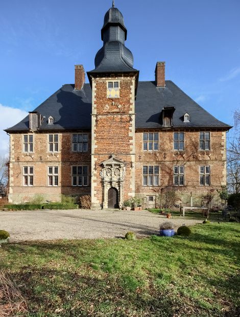 Berwicke, Haus Nehlen - Moated Castle House Nehlen