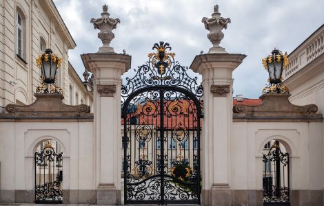 Warszawa, Krakowskie Przedmieście - Potocki Palace in Warsaw - Entrance gate