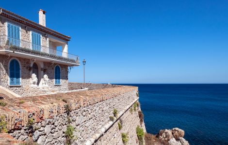 Antibes, Promenade de l'amiral de grasse - Villa in Antibes with sea view