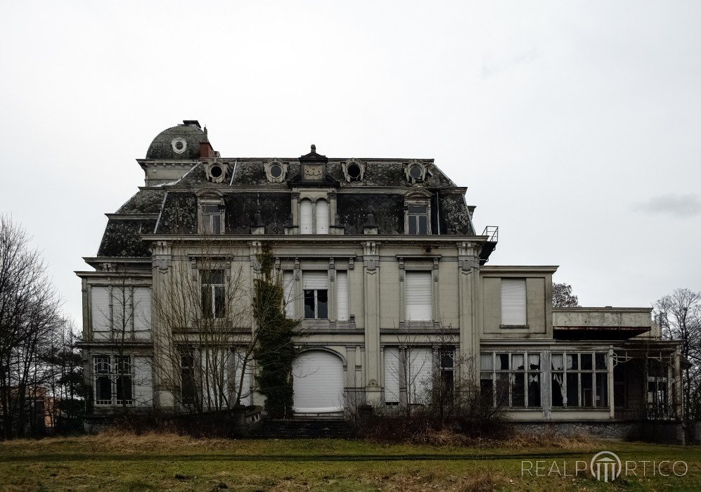 Uninhabited Palace in Evergem, Evergem