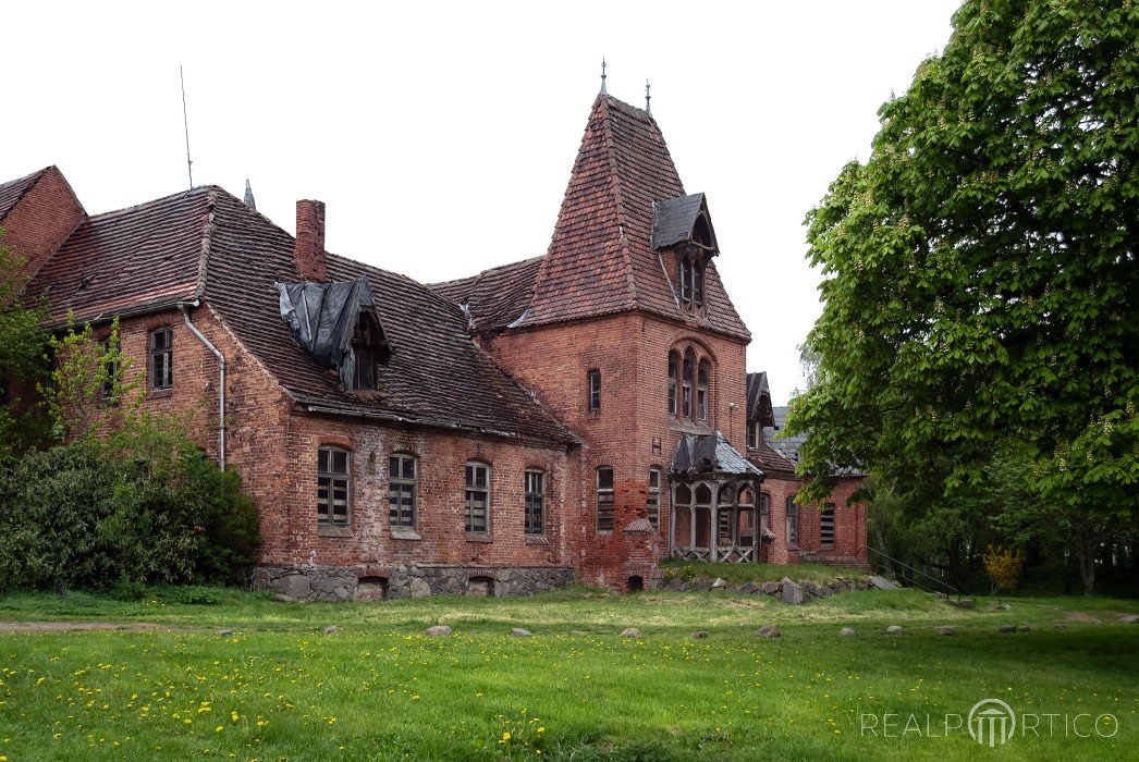 Manor in Pinnow, Mecklenburg Lakes, Pinnow