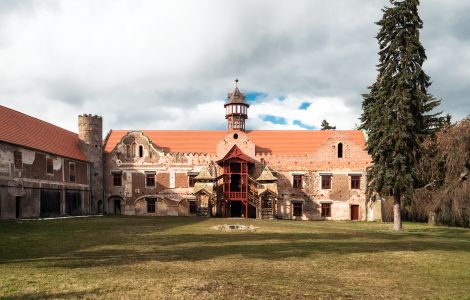 Vroutek, Lužec - Palace in Lužec